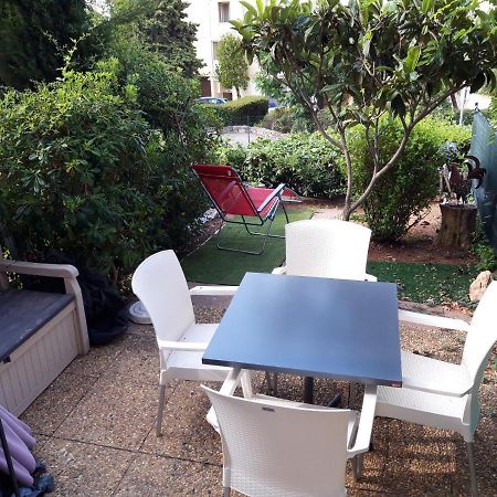 Cozy Garden Retreat: City & Beach Convenience Bandol Exterior photo